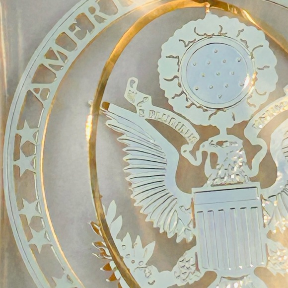 Vintage commemorative ornament from the American Embassy in Singapore - Picture 6 of 7